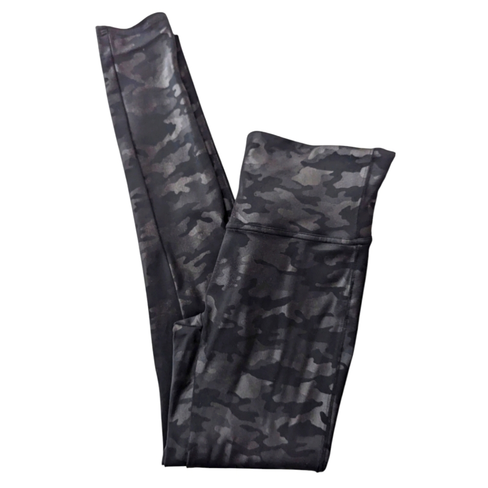 SPANX Faux Leather Camo Leggings Size Medium Petite - Picture 11 of 12